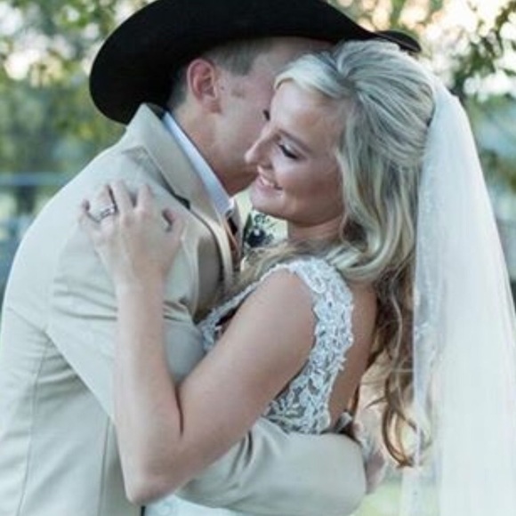 Wedding Dress! - Picture 4 of 6